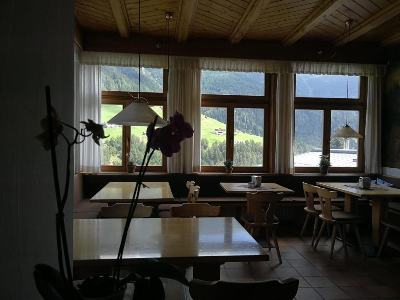 Gasthaus Weisskugel Hotel Малес Веноста Екстериор снимка