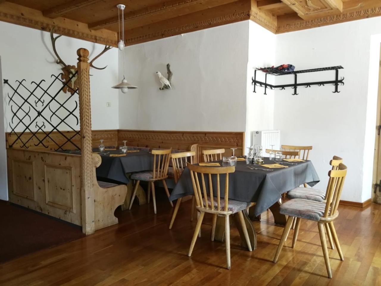 Gasthaus Weisskugel Hotel Малес Веноста Екстериор снимка