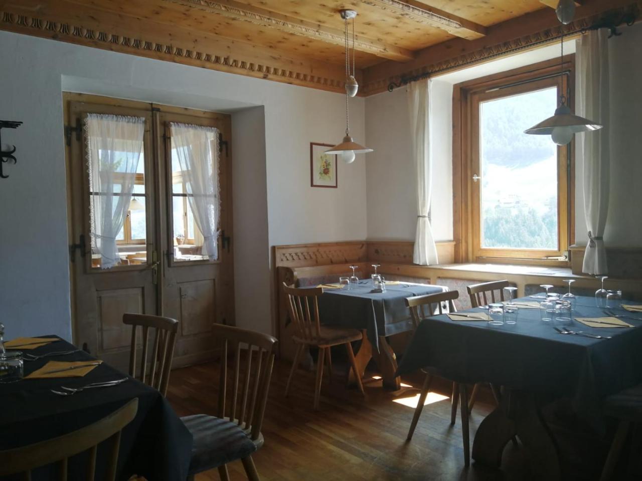 Gasthaus Weisskugel Hotel Малес Веноста Екстериор снимка