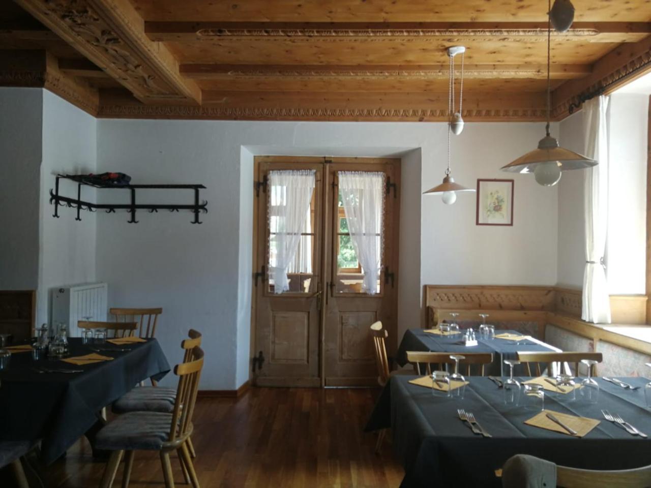 Gasthaus Weisskugel Hotel Малес Веноста Екстериор снимка