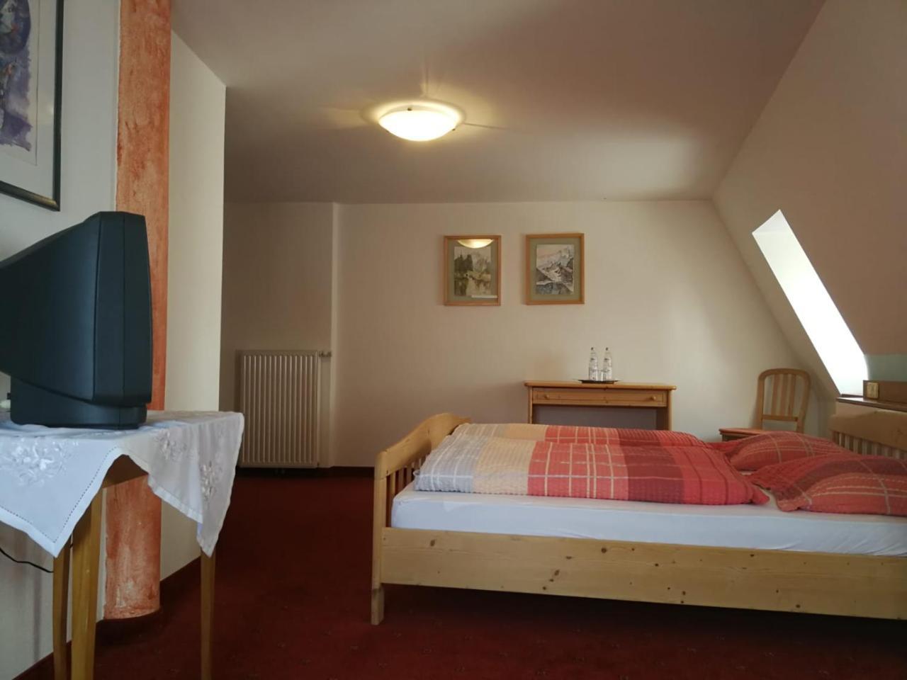 Gasthaus Weisskugel Hotel Малес Веноста Екстериор снимка