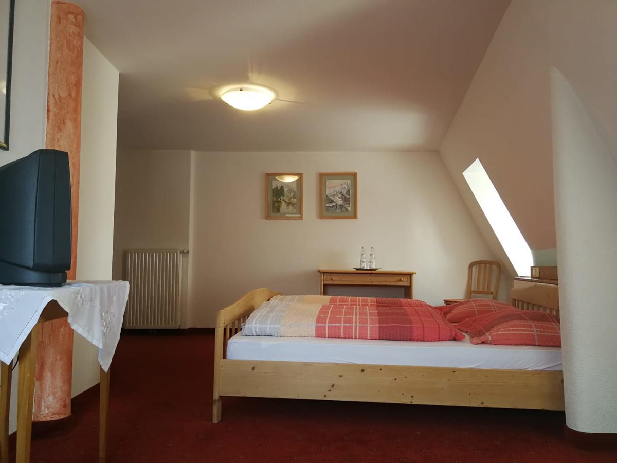 Gasthaus Weisskugel Hotel Малес Веноста Екстериор снимка