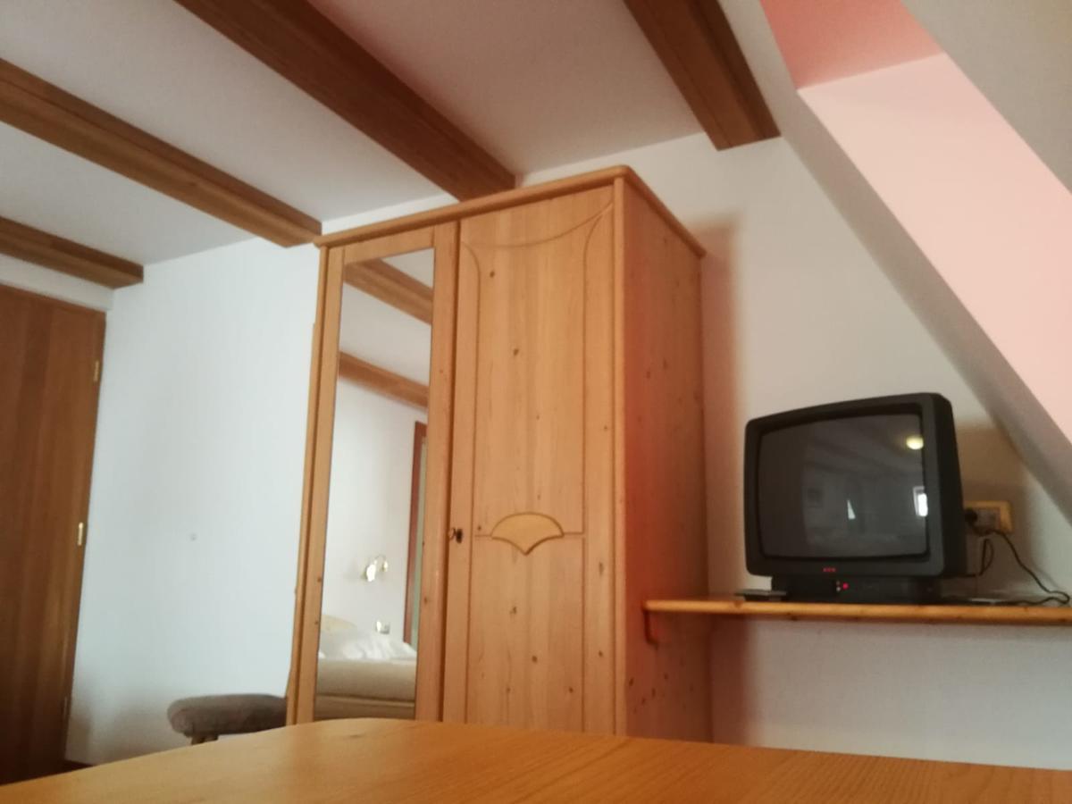 Gasthaus Weisskugel Hotel Малес Веноста Екстериор снимка
