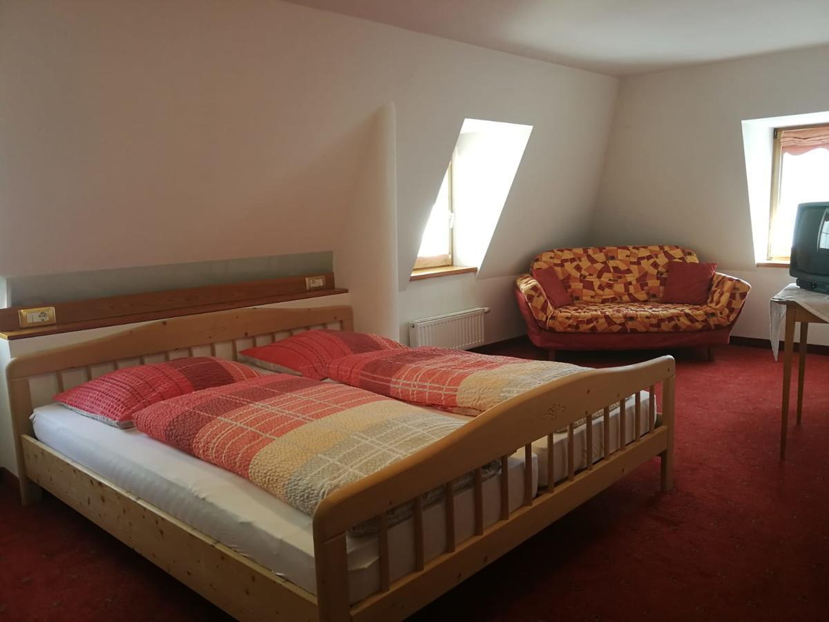 Gasthaus Weisskugel Hotel Малес Веноста Екстериор снимка