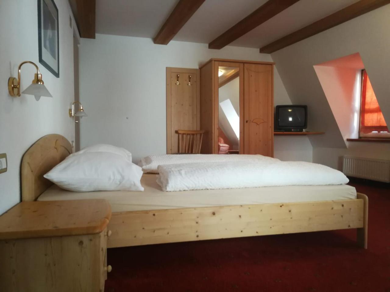 Gasthaus Weisskugel Hotel Малес Веноста Екстериор снимка