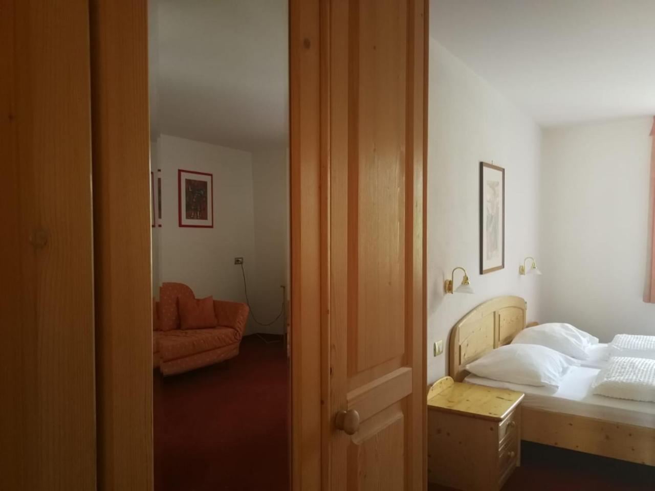 Gasthaus Weisskugel Hotel Малес Веноста Екстериор снимка