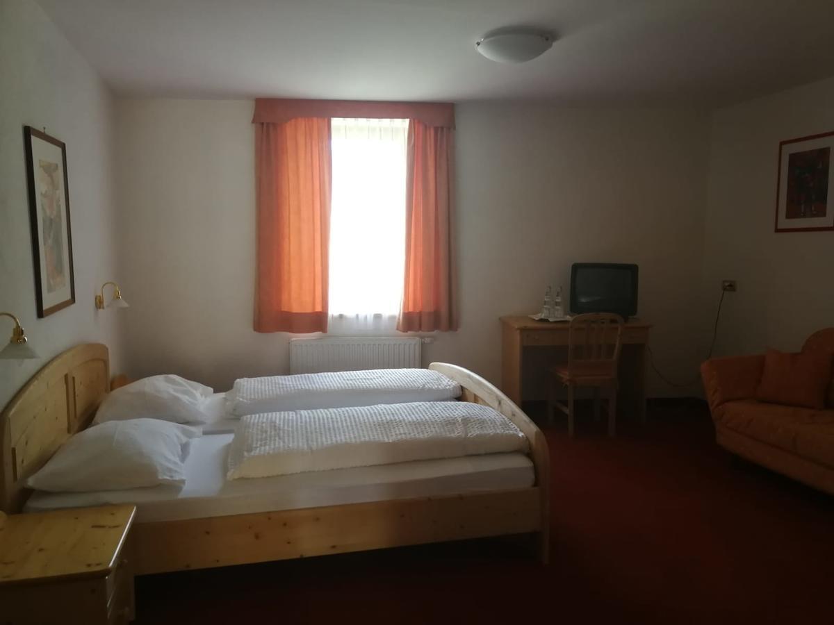 Gasthaus Weisskugel Hotel Малес Веноста Екстериор снимка