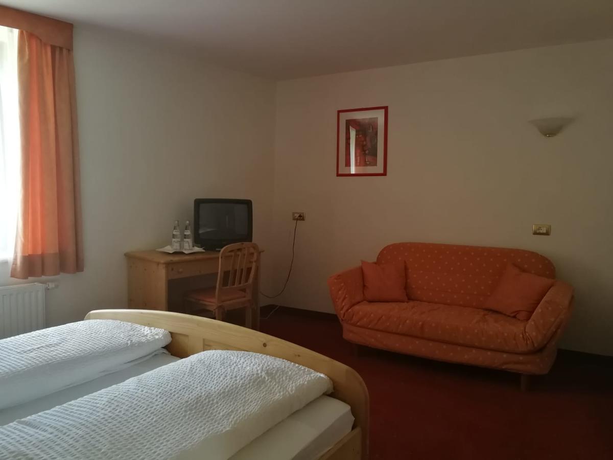 Gasthaus Weisskugel Hotel Малес Веноста Екстериор снимка