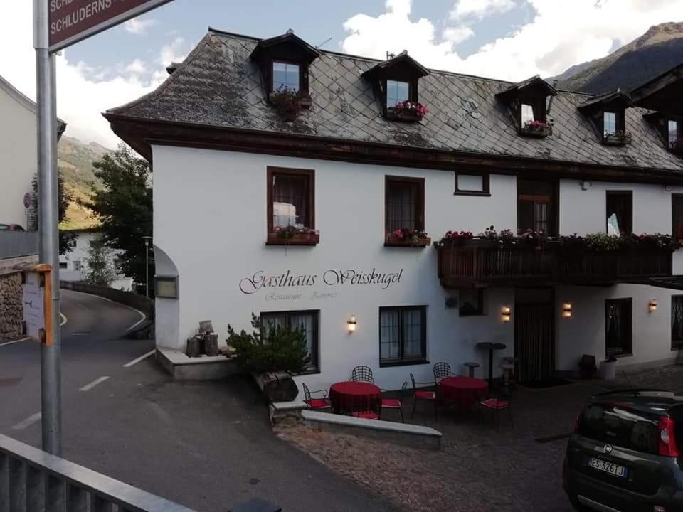 Gasthaus Weisskugel Hotel Малес Веноста Екстериор снимка