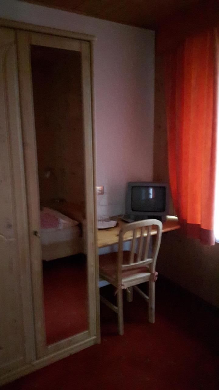 Gasthaus Weisskugel Hotel Малес Веноста Екстериор снимка