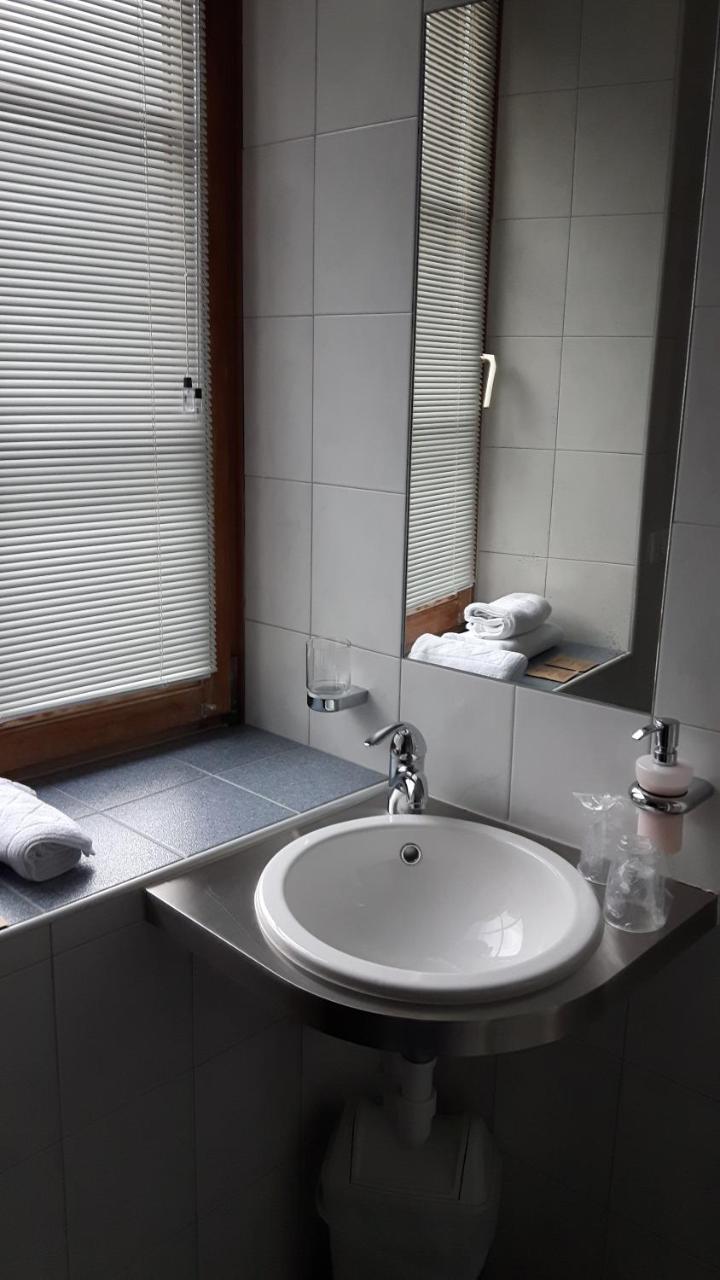 Gasthaus Weisskugel Hotel Малес Веноста Екстериор снимка